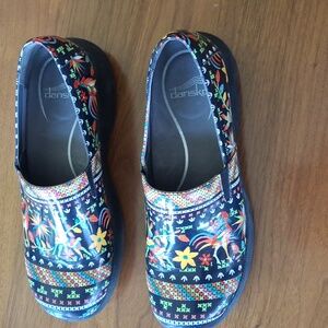 Dansko Winona Folk Clogs Size 41 US 10 Black Colorful Design